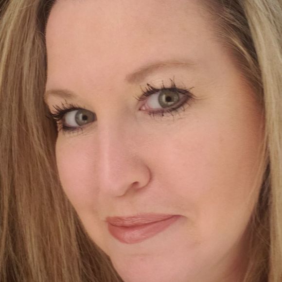 Meet your Posher, Danielle - Picture 1 of 1